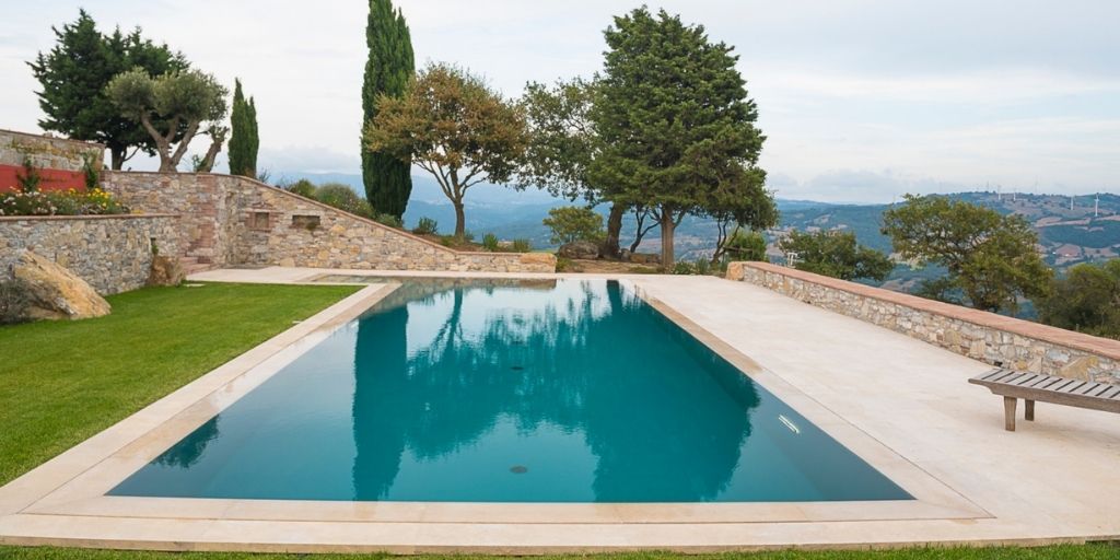 costruzione piscina sfioro acciaio