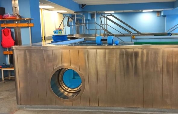 piscina fuori terra con oblò