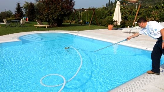prodotti chimici per piscina a potenza